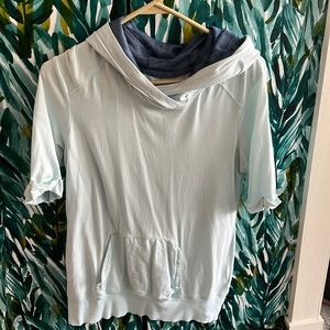 Lightweight hooded short sleeve shirt with pockets in front